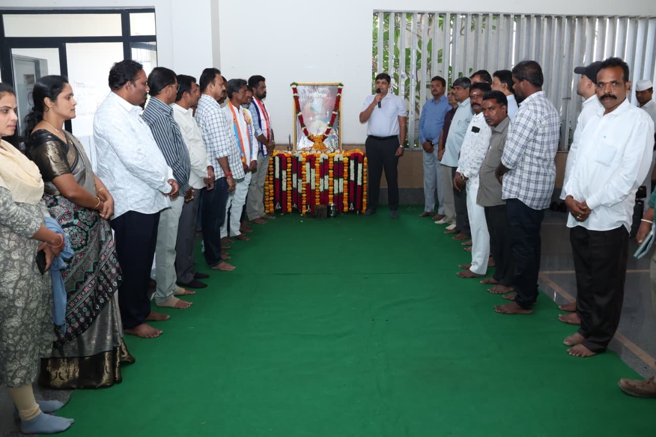 మహర్షి వాల్మీకి ఆశయాలను ప్రతి ఒక్కరూ ఆదర్శంగా తీసుకోవాలి